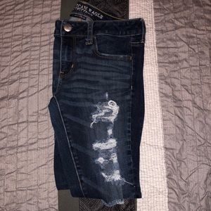 AMERICAN EAGLE - AEO MID-WAIST DARK RIPPED JEANS